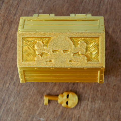 Lockable Pirate Treasure Chest with Key