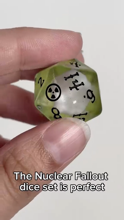 Nuclear Fallout - 11 Dice Set (Glow)
