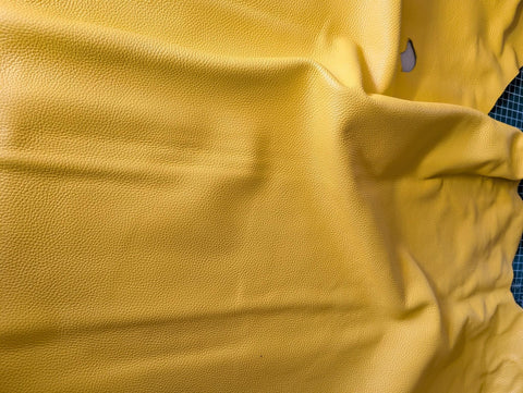 Yellow Italian pebble-grain leather for the snap hair wrap