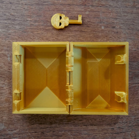 Lockable Pirate Treasure Chest with Key
